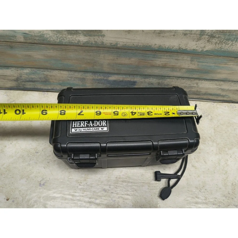 Black Hard Sided Herf-A-Dor Five Cigar‎ Carrying Case